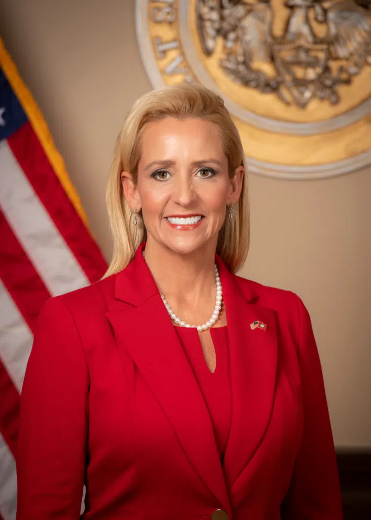 Photo of Leslie Rutledge