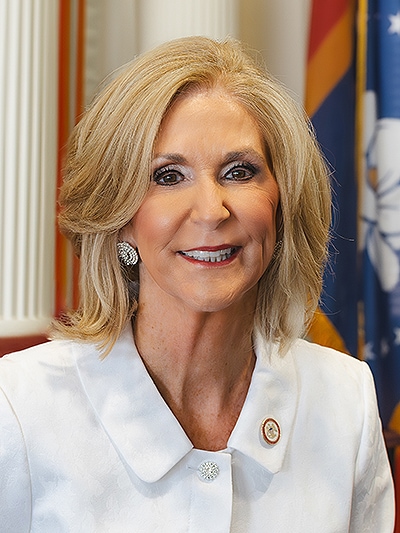 Photo of Lynn Fitch