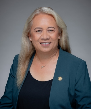 Photo of Lynn DeCoite