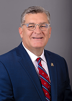 Photo of Robby Mills